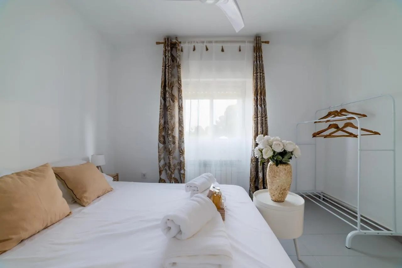 Holiday home Chalet Con Piscina En Entorno Idilico La Zubia