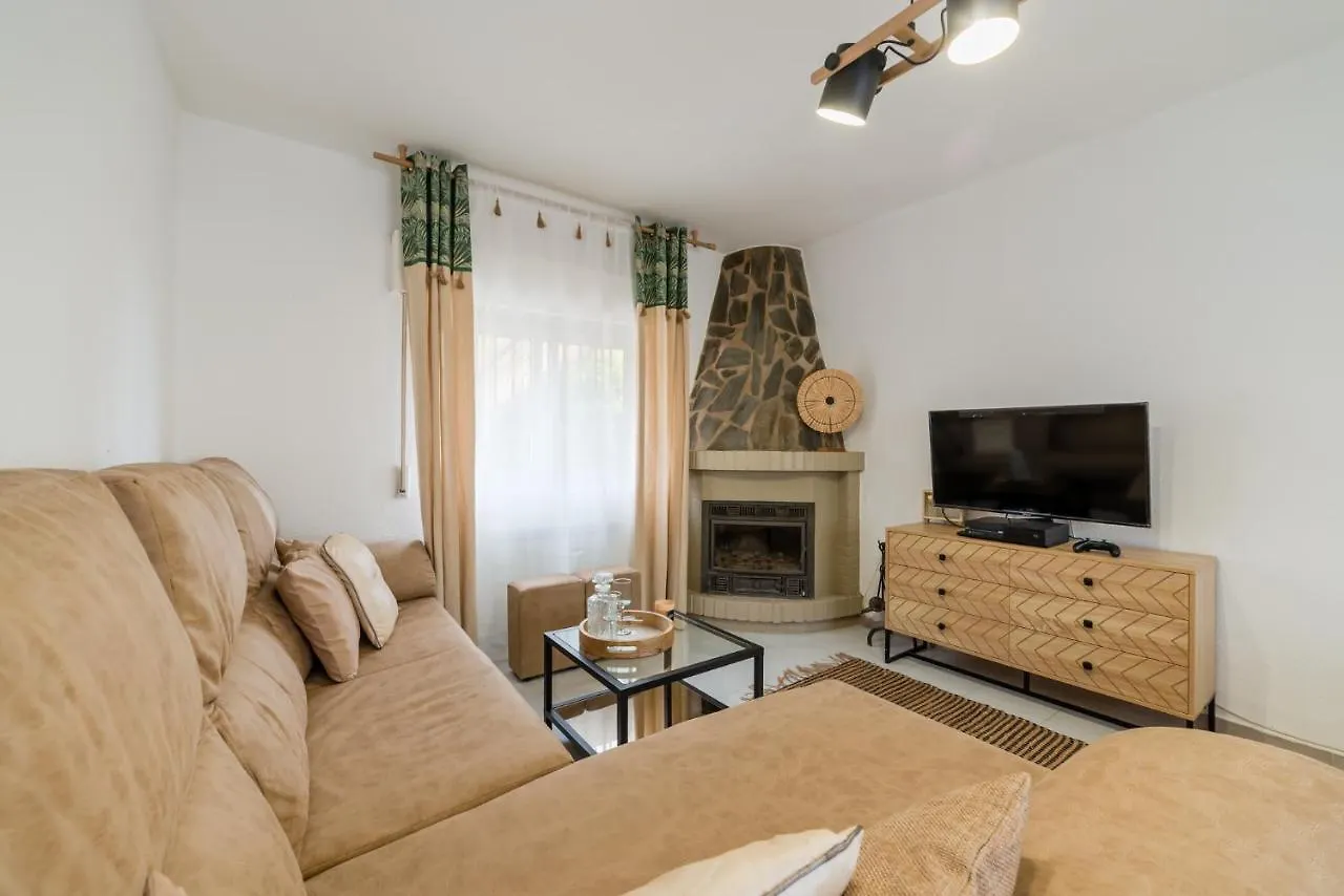 Holiday home Chalet Con Piscina En Entorno Idilico La Zubia