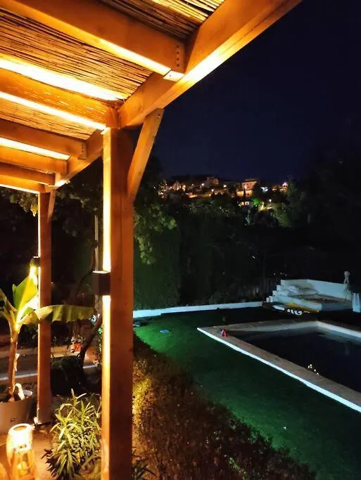 Chalet Con Piscina En Entorno Idilico La Zubia  0*, La Zubia (Granada)