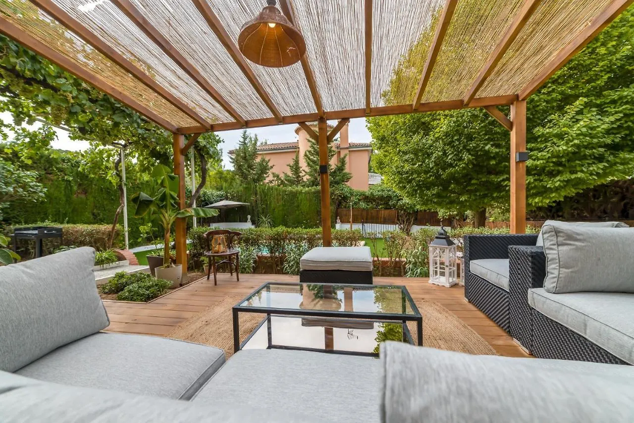 Holiday home Chalet Con Piscina En Entorno Idilico La Zubia